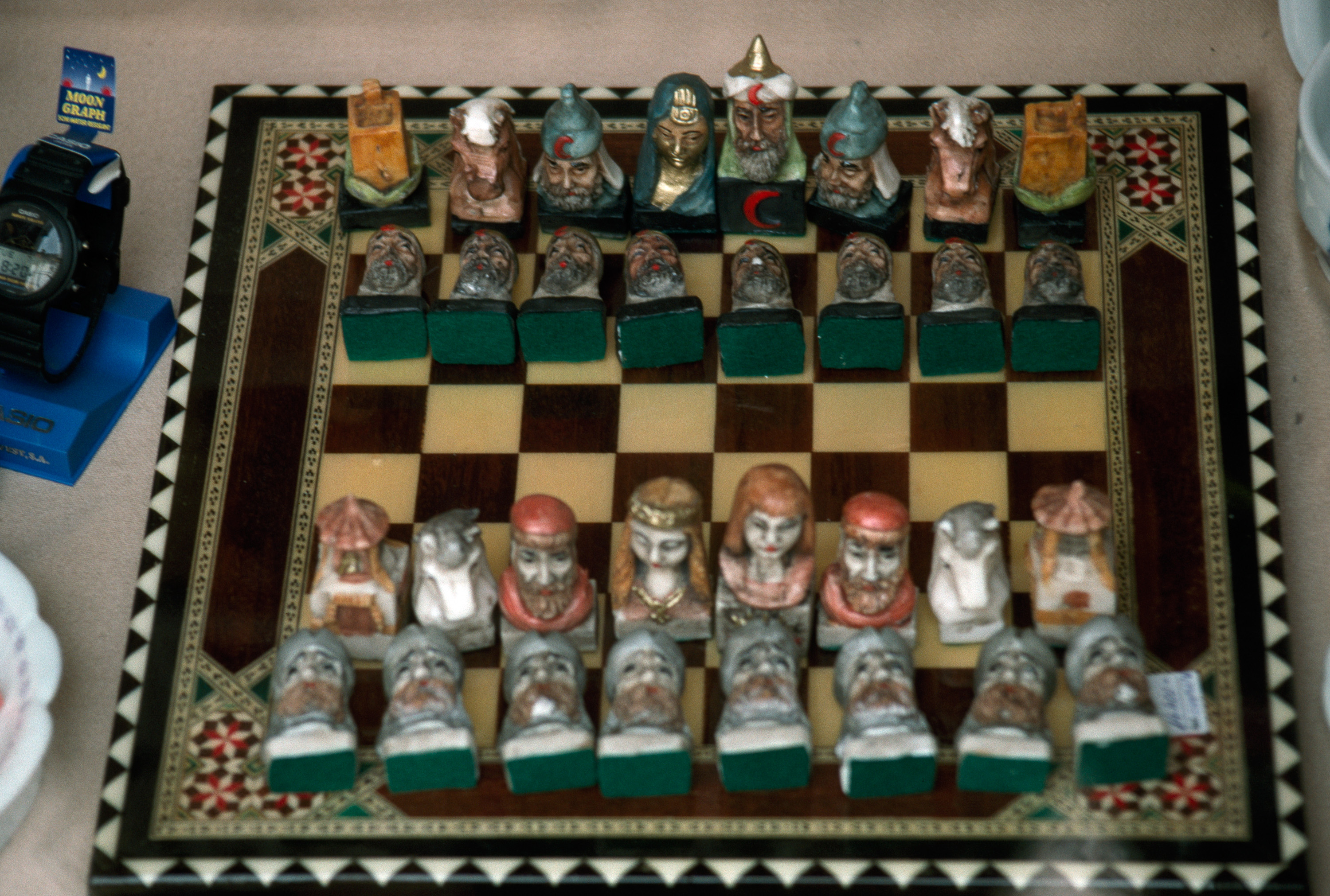 Lot - A Vista Alegre Christians vs. Moors chess set