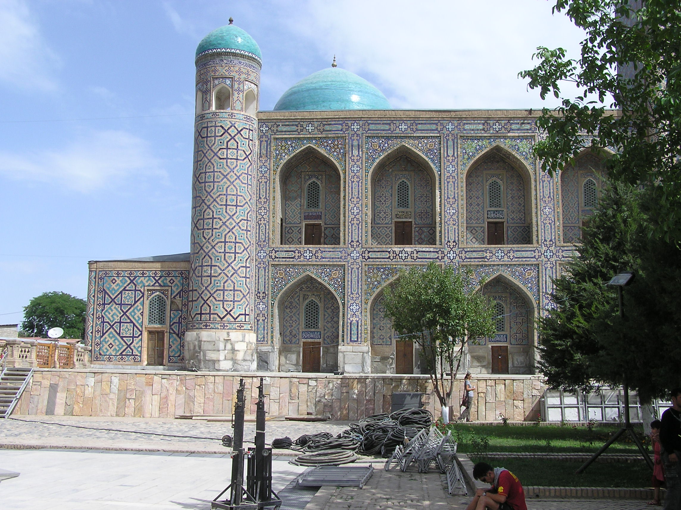 tilla-kari-madrasa-and-mosque