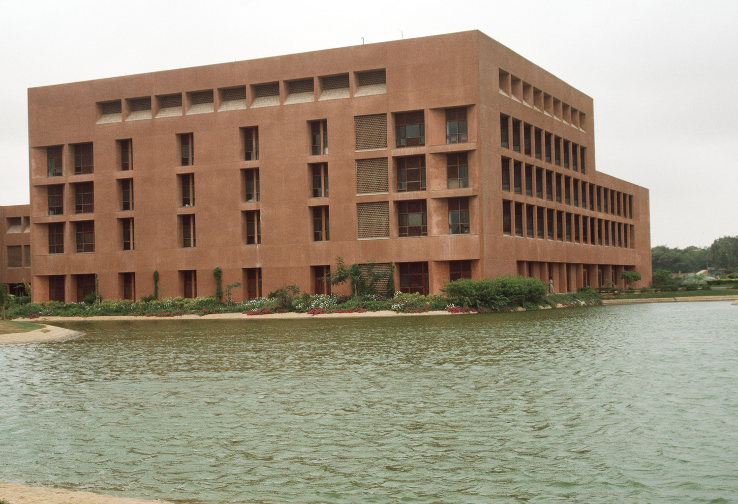 aga-khan-medical-university-and-hospital-complex